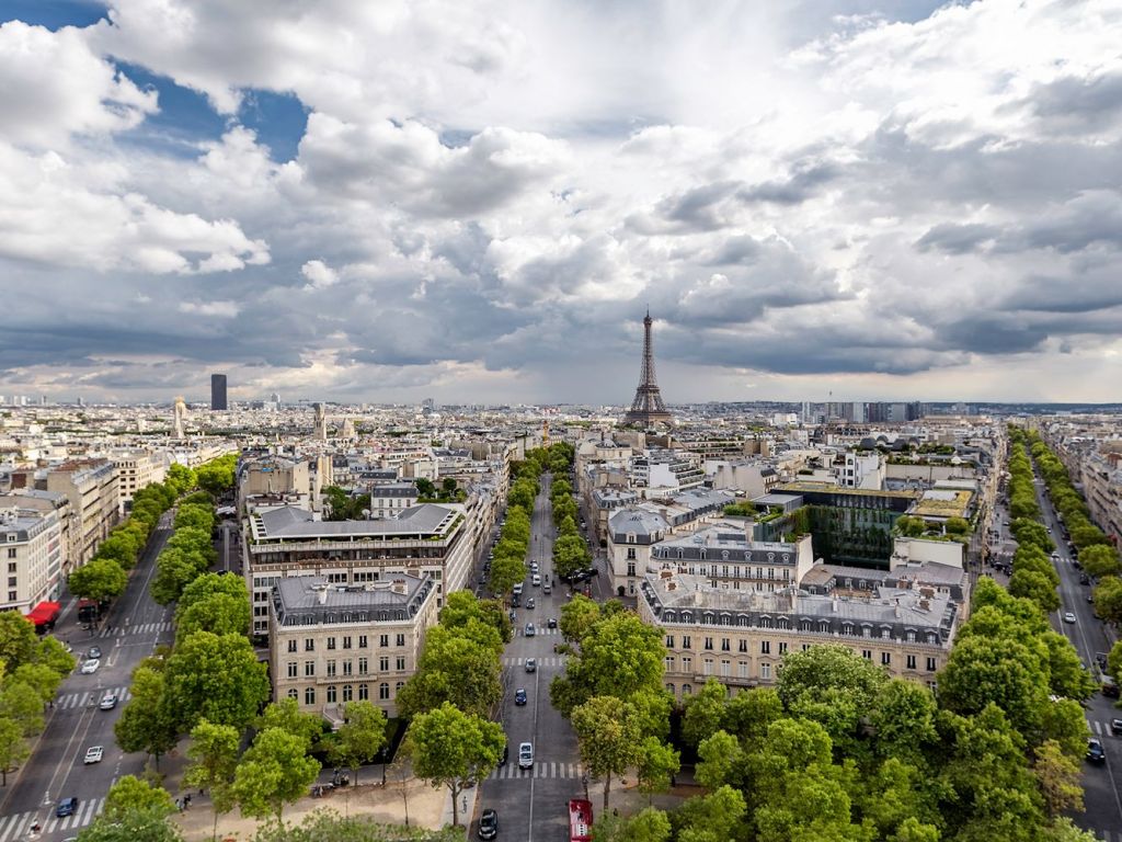 იმოგზაურე პარიზში -