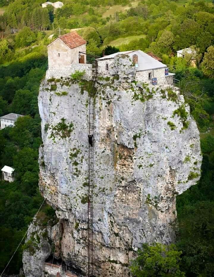 მოდინახე, კაცხის სვეტი, სამცვერას ჩანჩქერი, მღვიმევი
