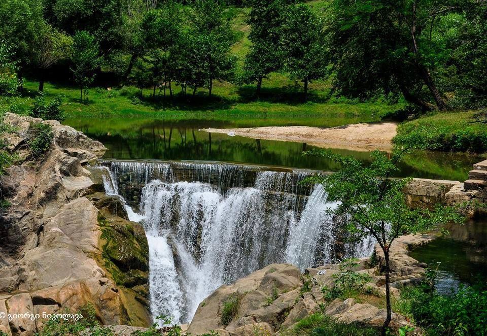 მოდინახე, კაცხის სვეტი, სამცვერას ჩანჩქერი, მღვიმევი