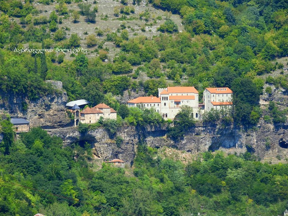 მოდინახე, კაცხის სვეტი, სამცვერას ჩანჩქერი, მღვიმევი