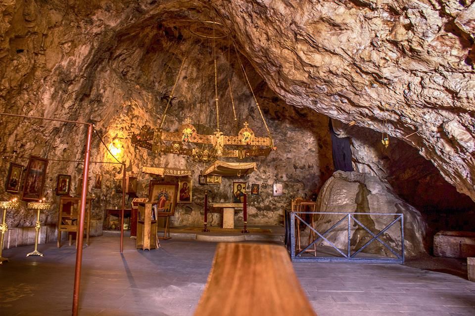 მოდინახე, კაცხის სვეტი, სამცვერას ჩანჩქერი, მღვიმევი