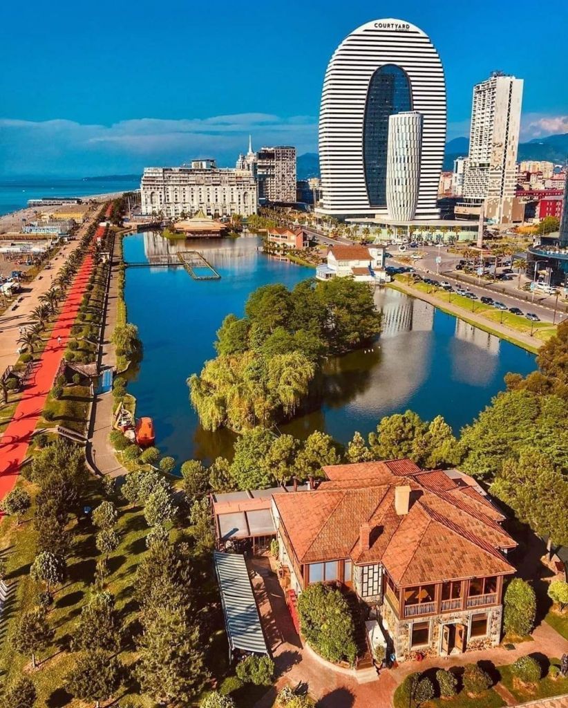 დღიანი ტური ბათუმში ... შეკვეთილის დენდროლოგიური პარკი, ბათუმის ბულვარი, გონიოს ციხე, დელფინარიუმი, ბოტანიკური ბაღი...