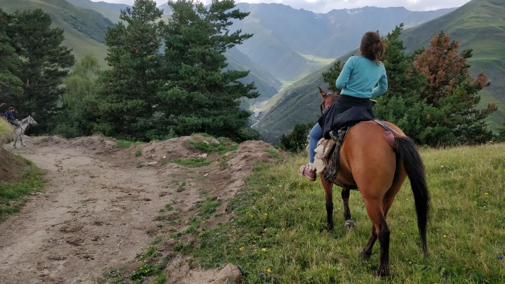 Посещение деревень Тушети на лошадях.
