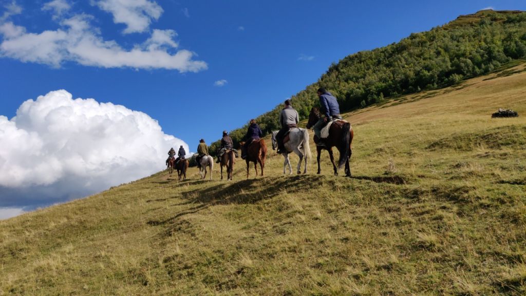 Посещение деревень Тушети на лошадях.