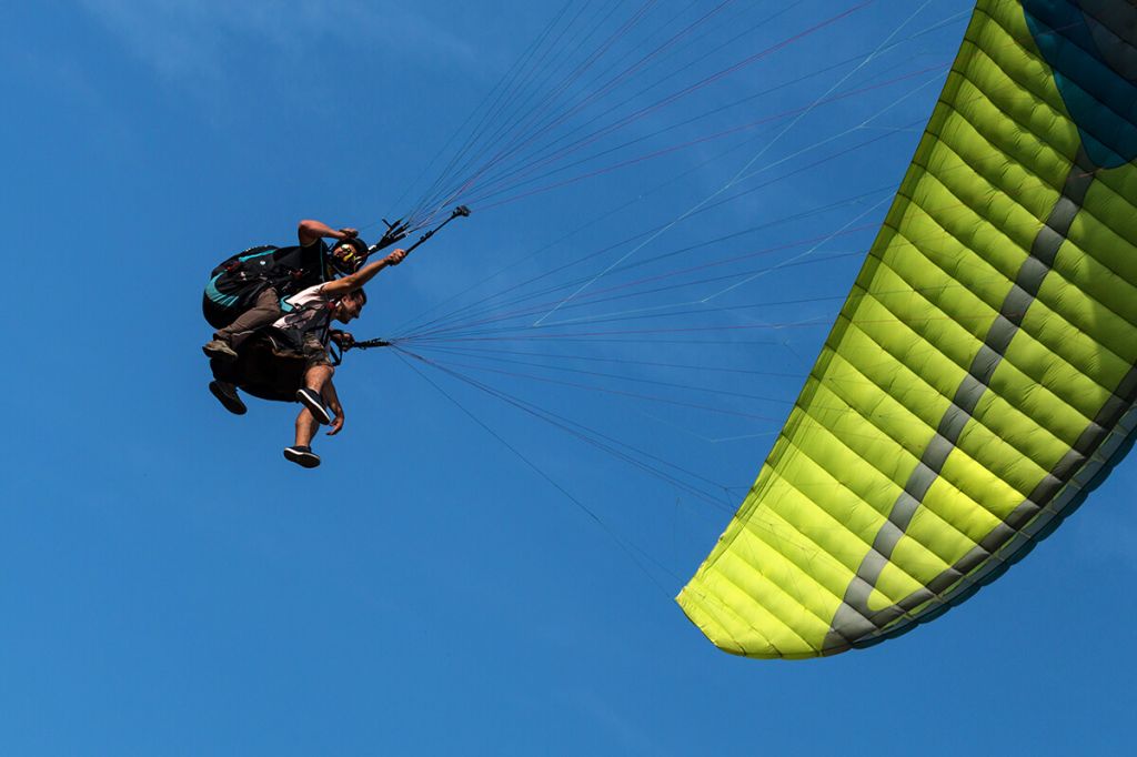 იფრინე პარაპლანით