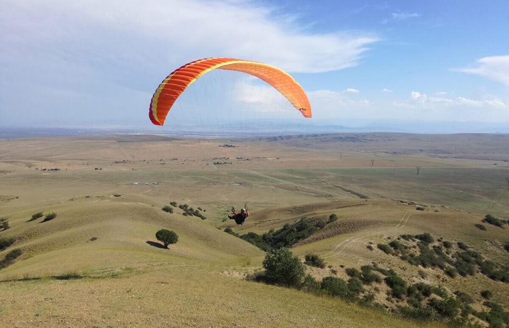 იფრინე პარაპლანით