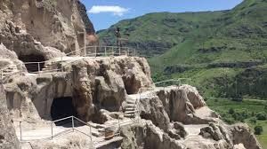 ბათუმიდან :  Боржоми - Рабвти - Вардзия . . . 