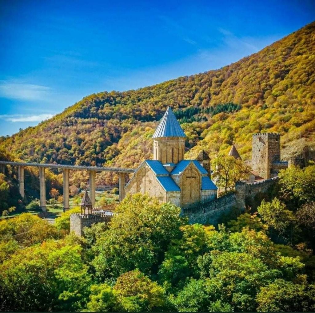 ; და ივნისის , და დღიანი ტურები