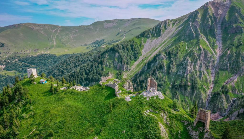 Tour - Khikhani Castle