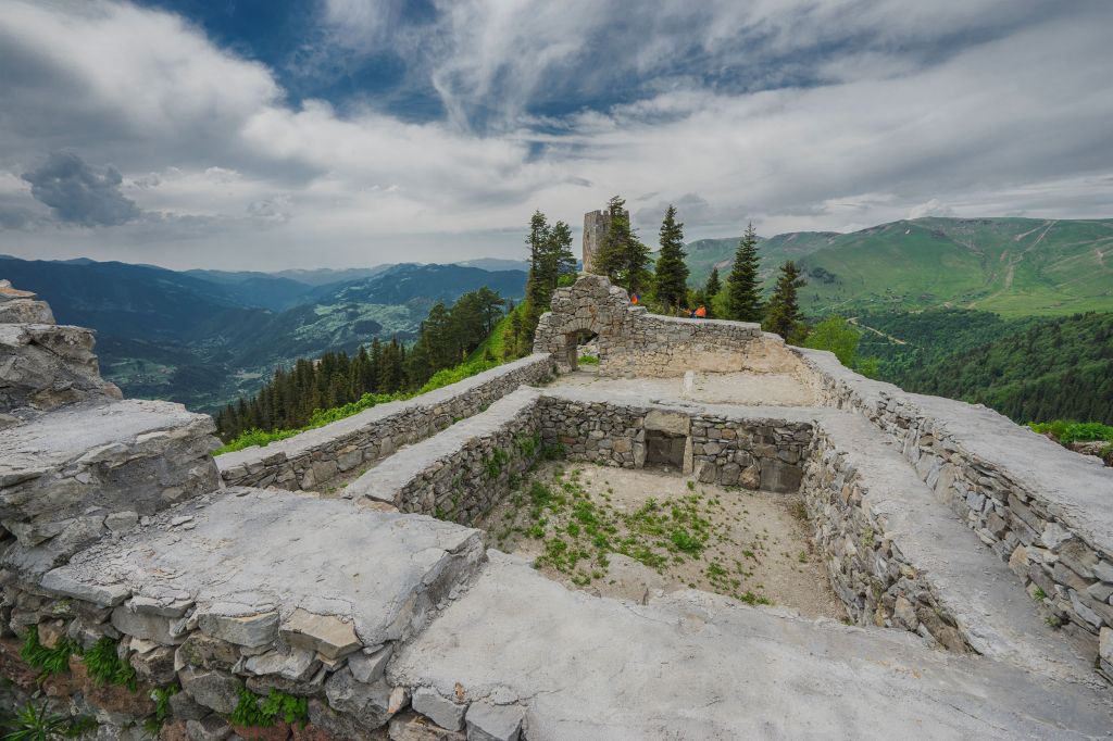 Tour - Khikhani Castle