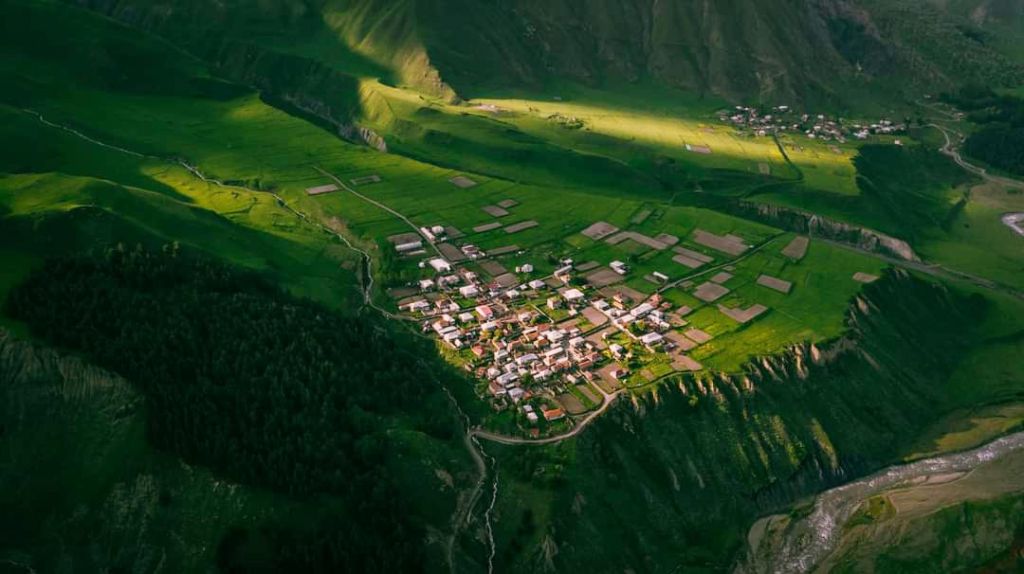 ერთდღიანი ულამაზესი ტური ყაზბეგში .. თეთრი და შავი არაგვის შესართავი, გუდაურის პანორამა, გერგეთის სამება, დარიალის კომპლექსი..