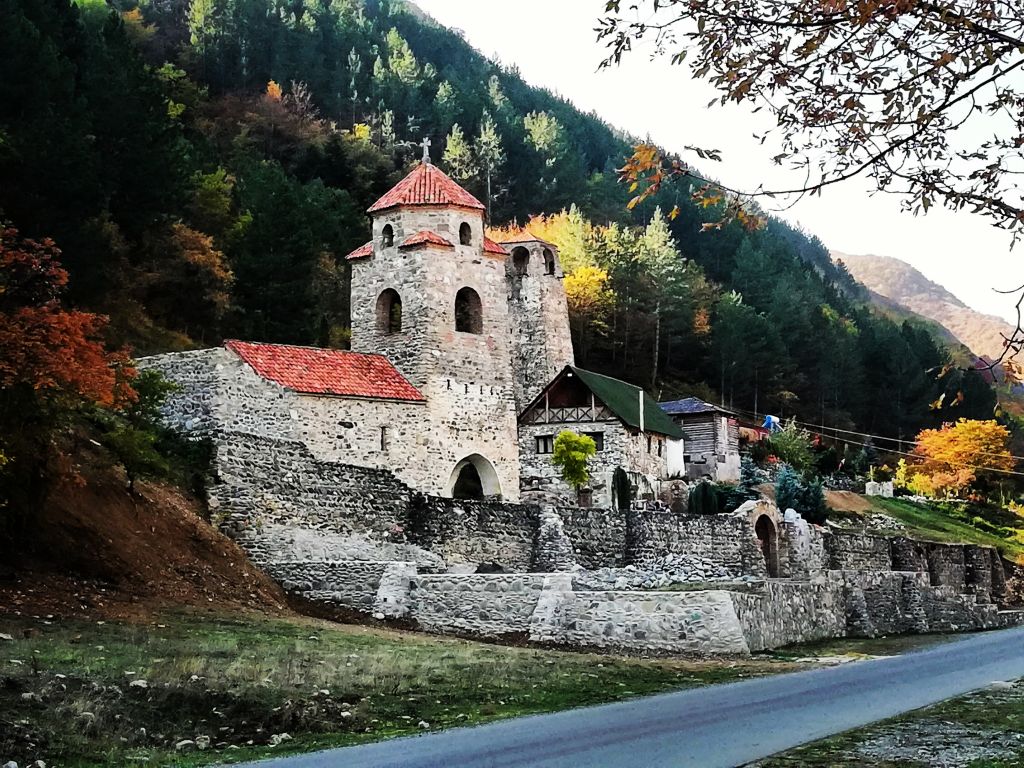აღმოაჩინე უცნობი ძამის ხეობა-აბუხალოს ჩანჩქერი, აბუხალოს სკიტეები და მონასტრები...