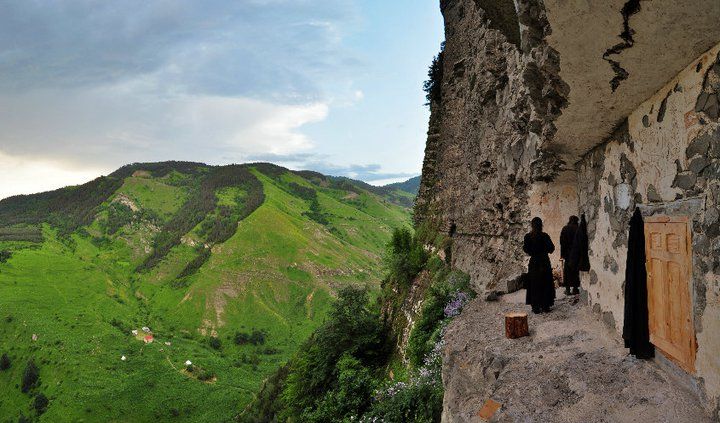 აღმოაჩინე უცნობი ძამის ხეობა-აბუხალოს ჩანჩქერი, აბუხალოს სკიტეები და მონასტრები...