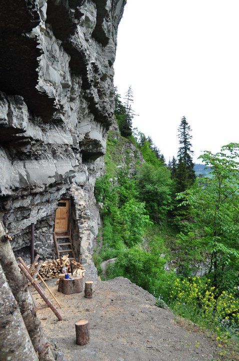 აღმოაჩინე უცნობი ძამის ხეობა-აბუხალოს ჩანჩქერი, აბუხალოს სკიტეები და მონასტრები...