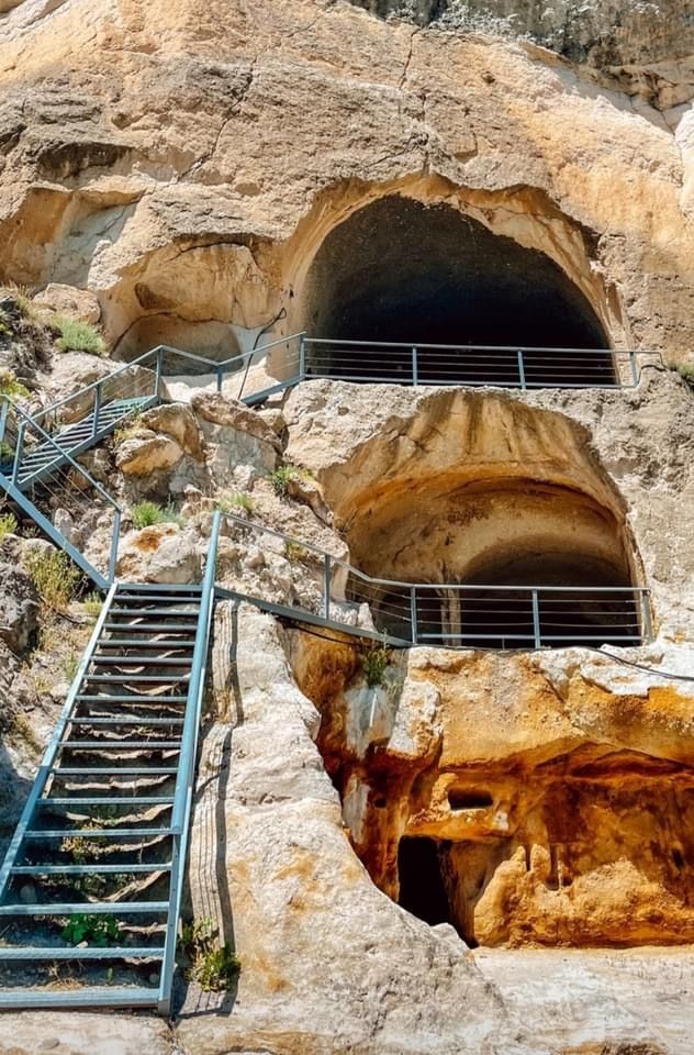 სამცხე-ჯავახეთი : ვარძია - ვანის ქვაბები - ხერთვისის ციხე - რამათი - მწვანე მონასტერი - ბირჯომი