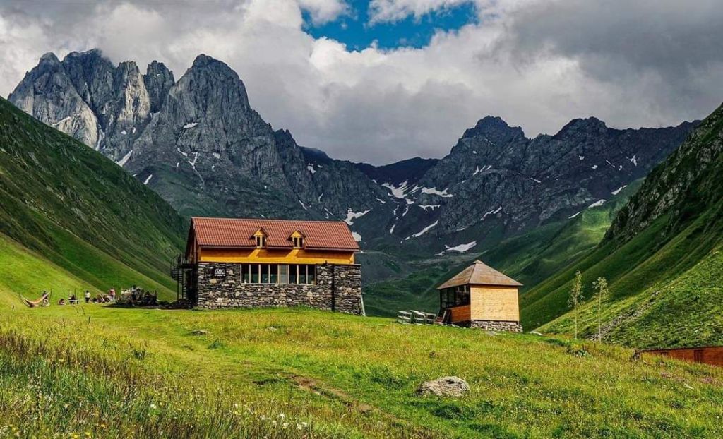 და აგვისტოს დღიანი ტურები.