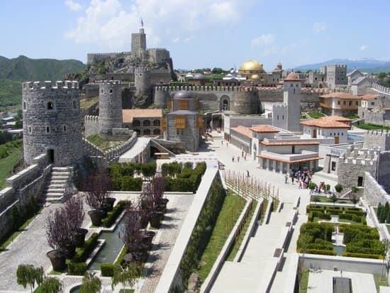 ვარძია - რაბათი - ვანის ქვაბები - ხერთვისი - ბორჯომი . . .