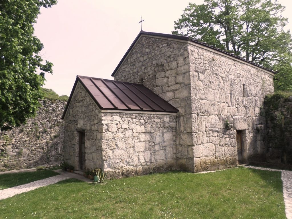 სამეგრელო - აგვისტო , დღიანი განსხვავებული ტური : აბედათის ციხე-სიმაგრე , ავჰესის ჩანჩქერი.ბალდის კანიონი, კაღუს ჩანჩქერი. წაჩხურუს მთავარანგელოზის ეკლესია და მრავალი სვა