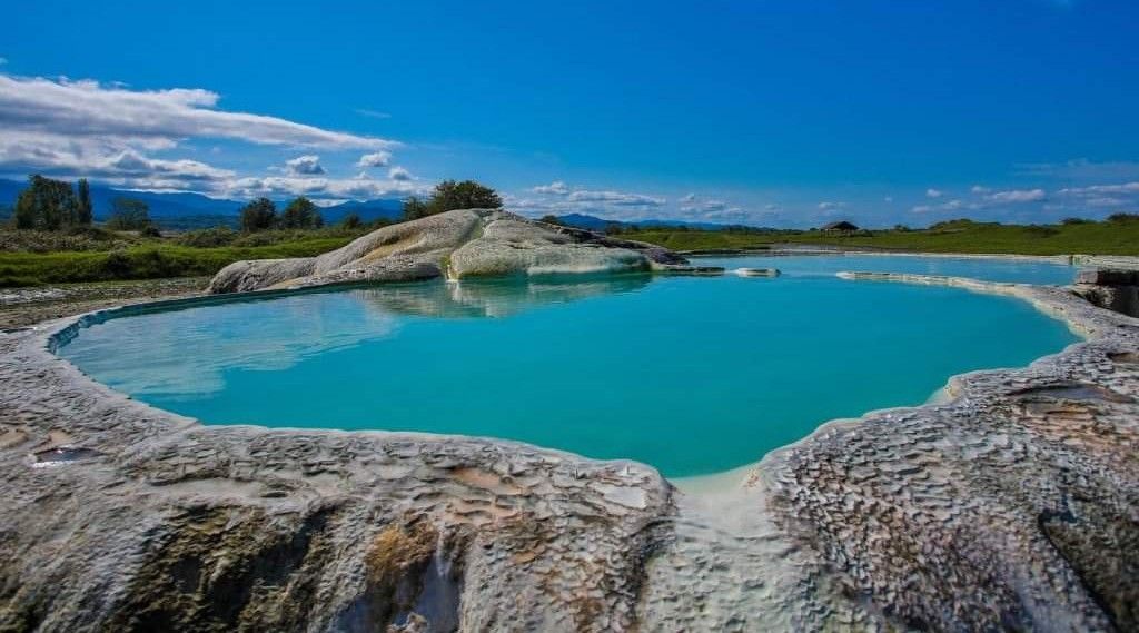 იჩქარეთ!!! ხვალ მივდივართ !!!!რას ელოდებით ჯერ კიდევ თუ არ გინახავთ? დიხაშხოს საოცარი გოგირდოვანი აუზები, ვარციხე, როდოპოლისის ციხე, ვანის ნაქალაქარი, ვანის მუზეუმის, ვაშლარას დედათა მონასტერი, სულორი სექტემბერს