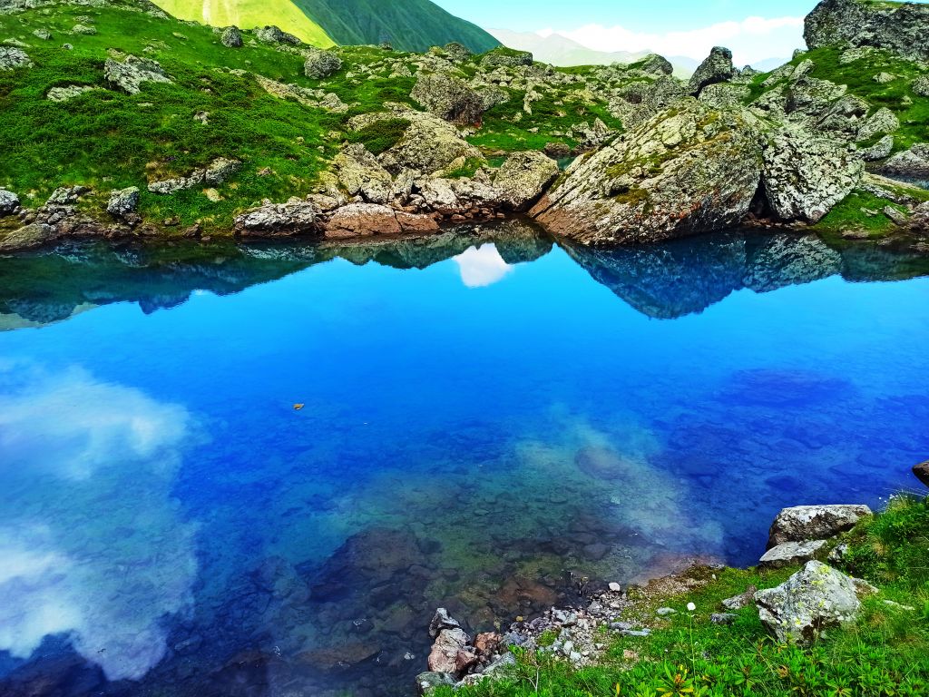 ერთდღიანი ჯიპ-ტური აბუდელაურის ულამაზეს ფერად ტბებზე ❤️❤️❤️