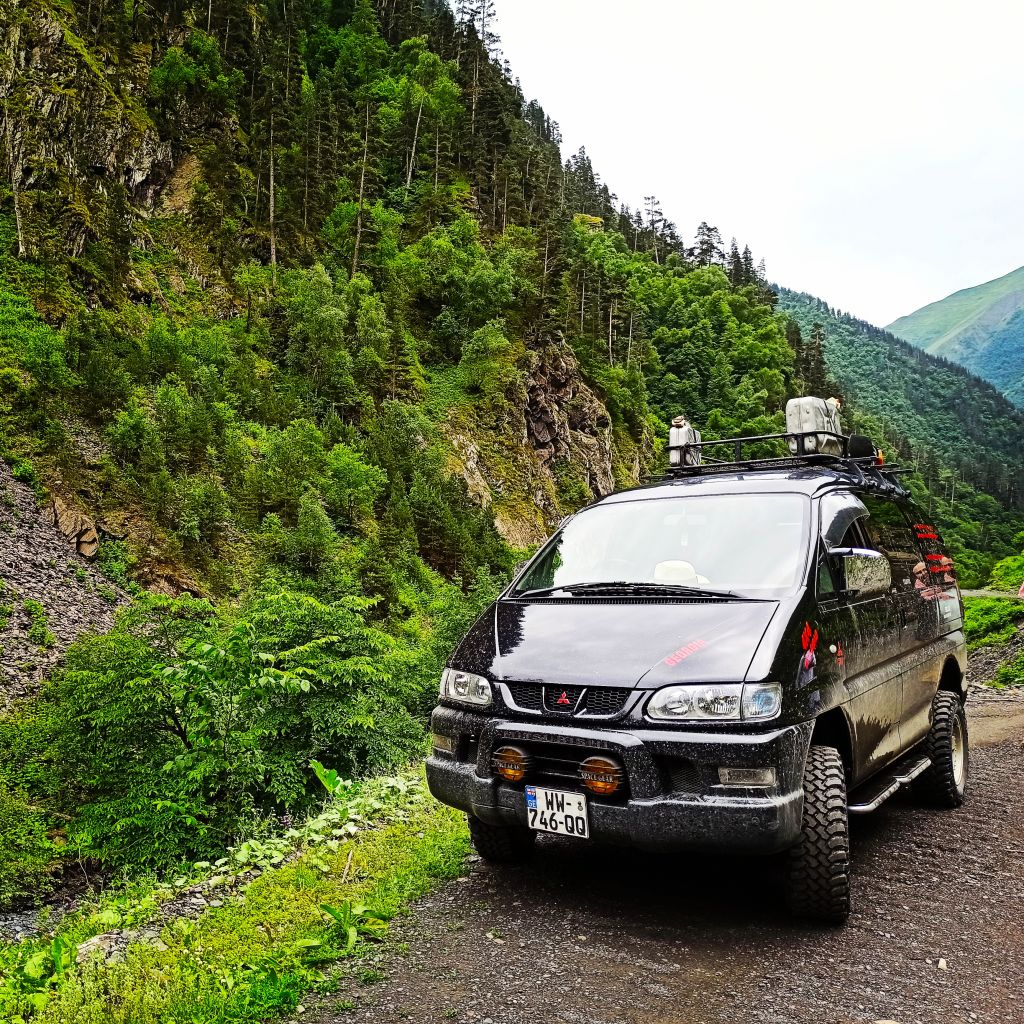 ერთდღიანი ჯიპ-ტური აბუდელაურის ულამაზეს ფერად ტბებზე ❤️❤️❤️