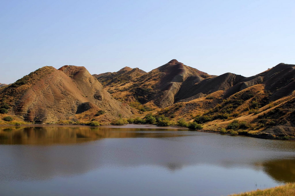ფერადი უდაბნო - მრავალწყაროს წყალსაცავი ( დღე სხვა სამყაროში)