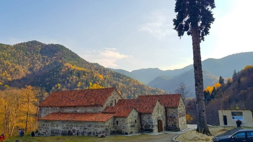 დღიანი ტური ძამას ხეობაში