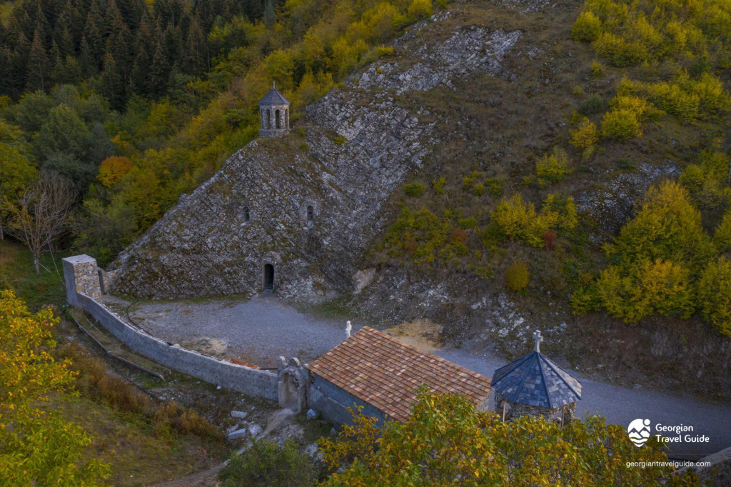 დღიანი ტური ძამას ხეობაში