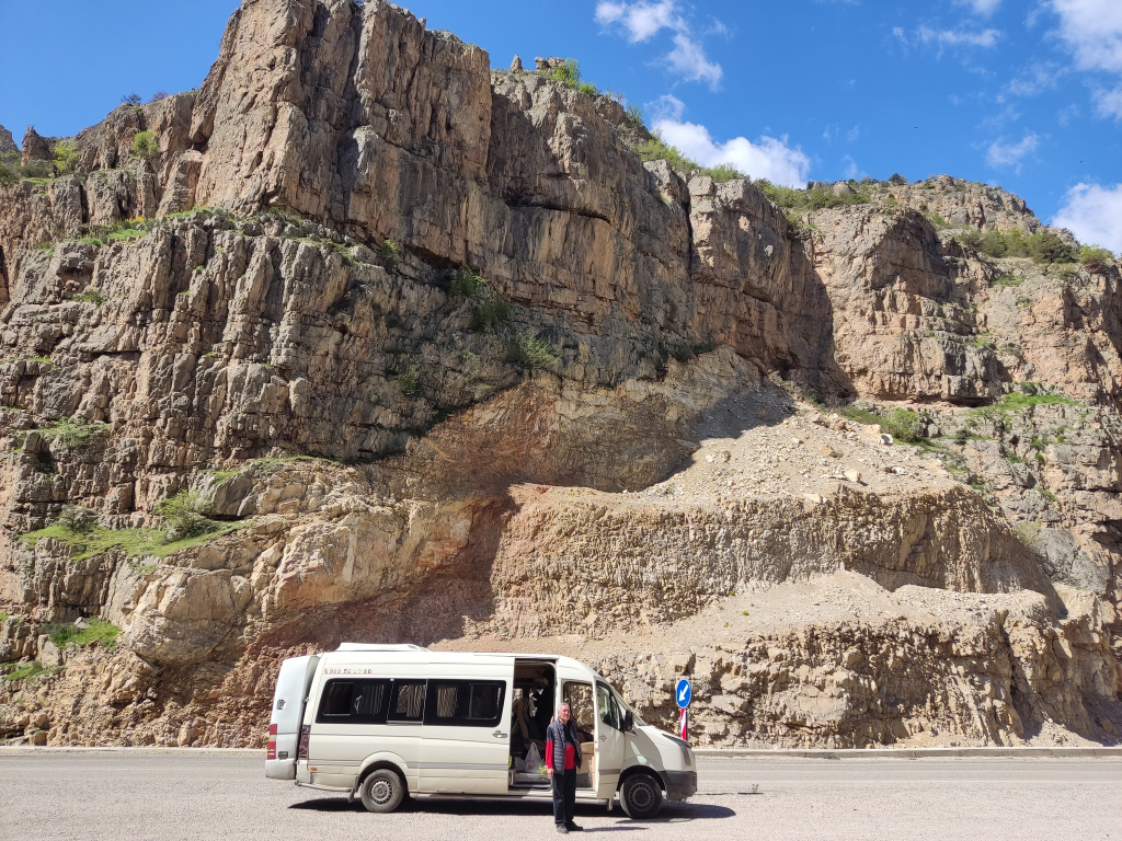 გიორგობის დღესასწაული ტაო-კლარჯეთში - ტურის გიდი არის ცნობილი ისტორიკოსი და მხარეთმცოდნე ზაზა ნათენაძე
