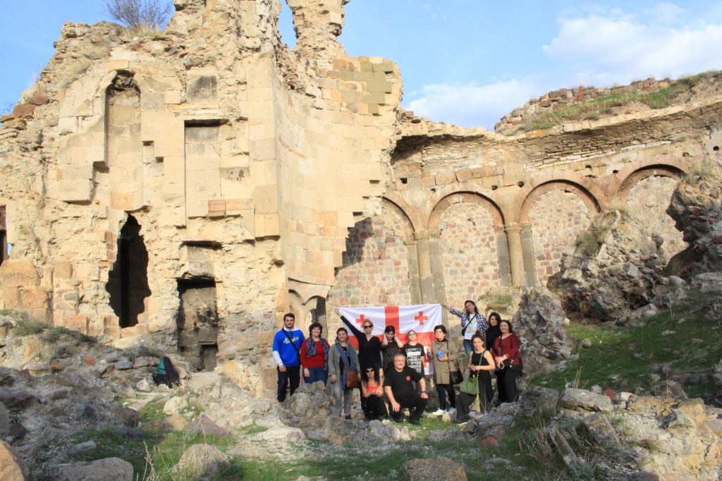 გიორგობის დღესასწაული ტაო-კლარჯეთში - ტურის გიდი არის ცნობილი ისტორიკოსი და მხარეთმცოდნე ზაზა ნათენაძე