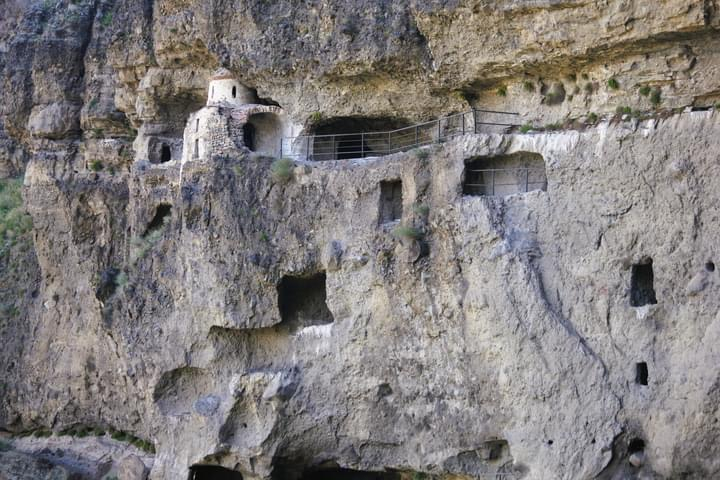სამცხე-ჯავახეთი : ვარძია - ვანის ქვაბები - ხერთვისი - საფარა - რაბათი - მწვანე მონასტერი - ბორჯომი