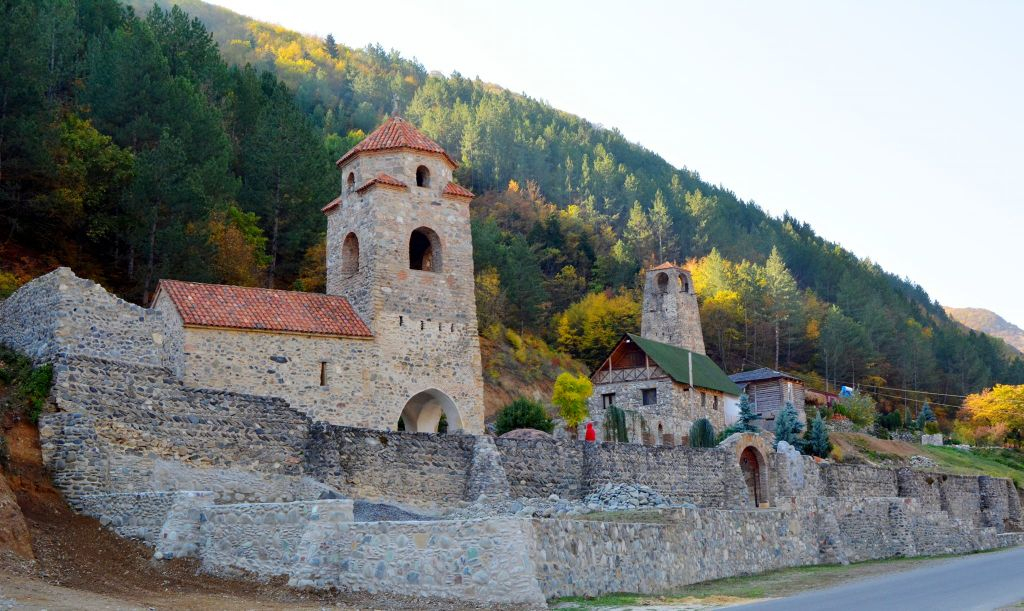 ძამას ხეობა : ბატეთის ტბა, ყინწვისი, მზოვრეთის მონასტერი