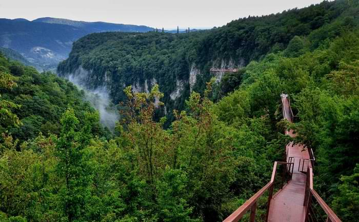 მარტვილისა და ოკაცეს კანიონი ერთ ტურში