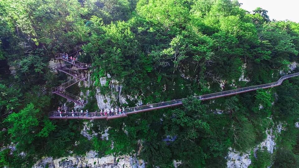 ოკაცეს კანიონი, ლომინას ტბა- ჩანჩქერი, კინჩხას ჩანჩქერი