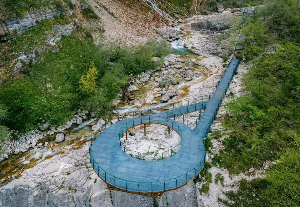 ოკაცეს კანიონი, ლომინას ტბა- ჩანჩქერი, კინჩხას ჩანჩქერი