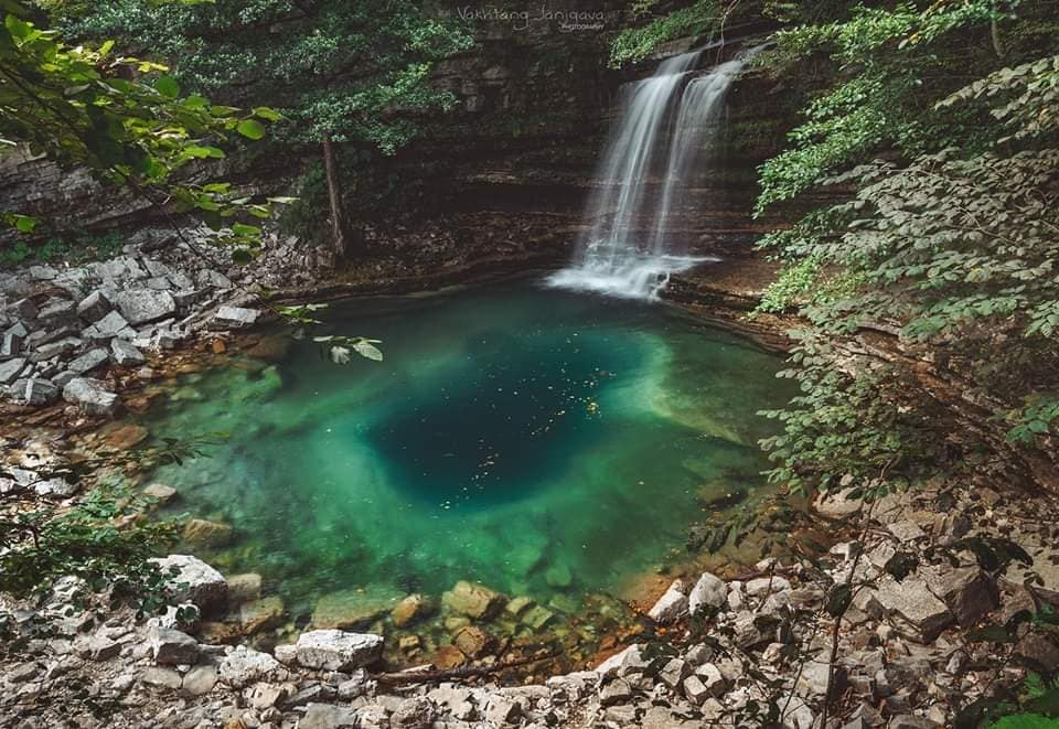 ოკაცეს კანიონი, ლომინას ტბა- ჩანჩქერი, კინჩხას ჩანჩქერი