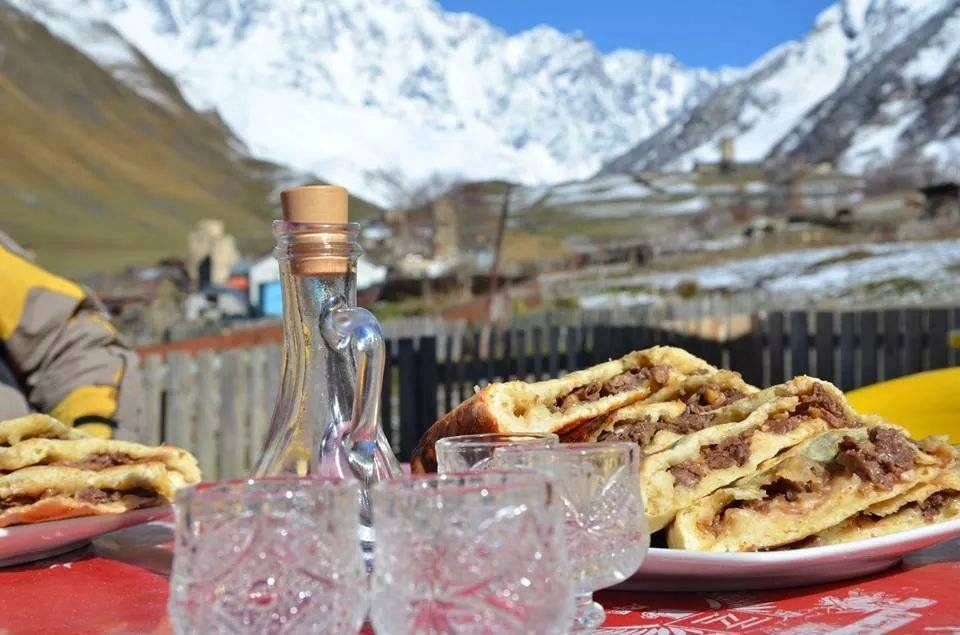 სვანეთის დღიანი ტური - სრული პაკეტი ( სასტუმრო, კვება, შიდა გადაადგილებები )