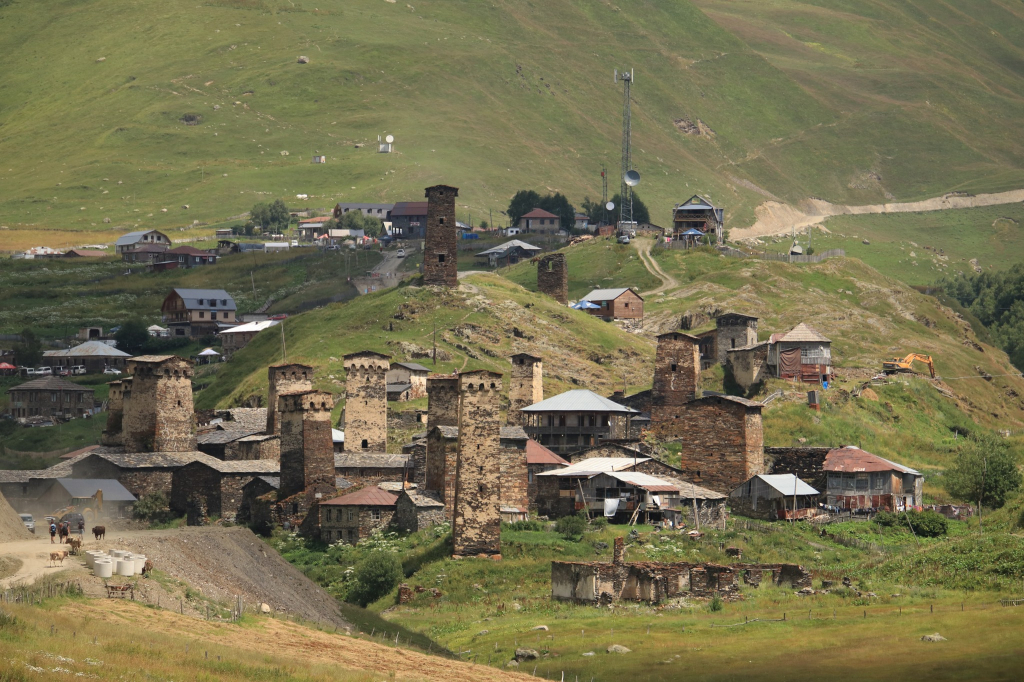 სვანეთის დღიანი ტური - სრული პაკეტი ( სასტუმრო, კვება, შიდა გადაადგილებები )