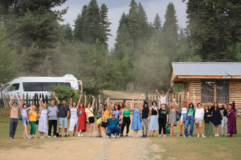 სვანეთის დღიანი ტური - სრული პაკეთი : სასტუმრო, საუზმე, ვახშამი, ტრანპსორტირება, დელიკებით მომსახურება