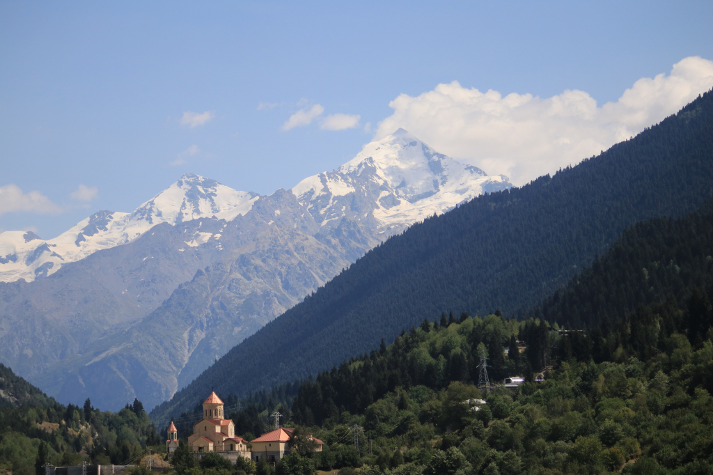 სვანეთის დღიანი ტური - სრული პაკეთი : სასტუმრო, საუზმე, ვახშამი, ტრანპსორტირება, დელიკებით მომსახურება