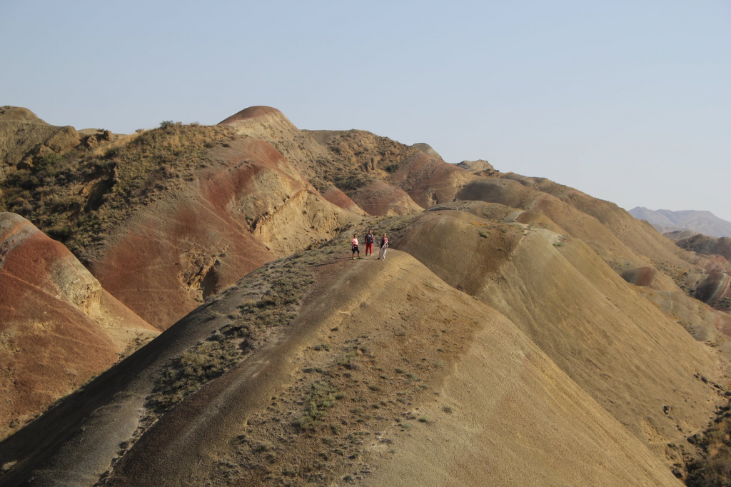 ფერადი უდაბნო - მრავალწყაროს წყალსაცავი ( დღე სხვა სამყაროში)