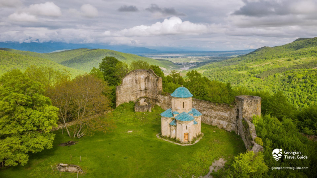 კვეტერას ციხე-ქალაქი,საბადურის ტყე და სიონი