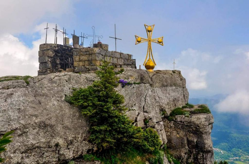 ცხრაჯვარზე ლაშქრობა - რაჭის ტური : ბარაკონი , ნიკორწმინდა