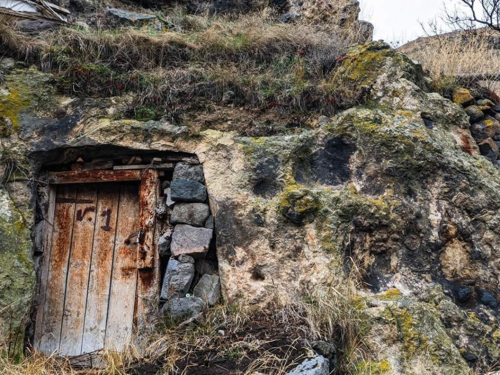 ვარძია, ჭაჭარი, სარო