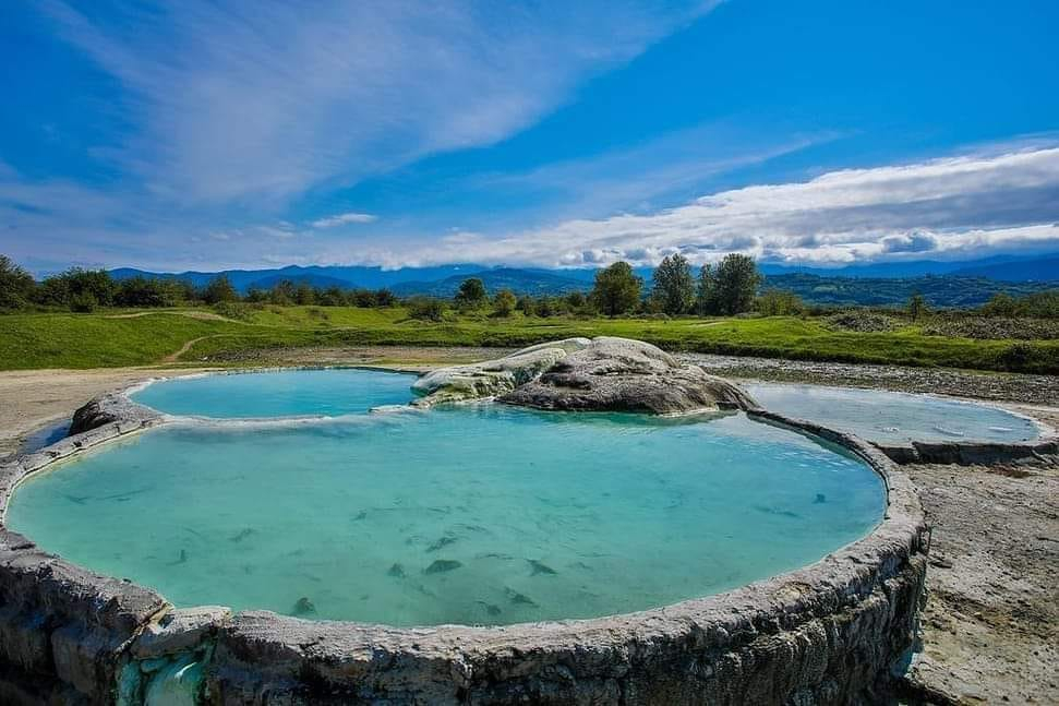 კურორტები: სულორი და საირმე, დიხაშხოს გოგირდისცხელი წყლის აუზები, ვანის მუზეუმი