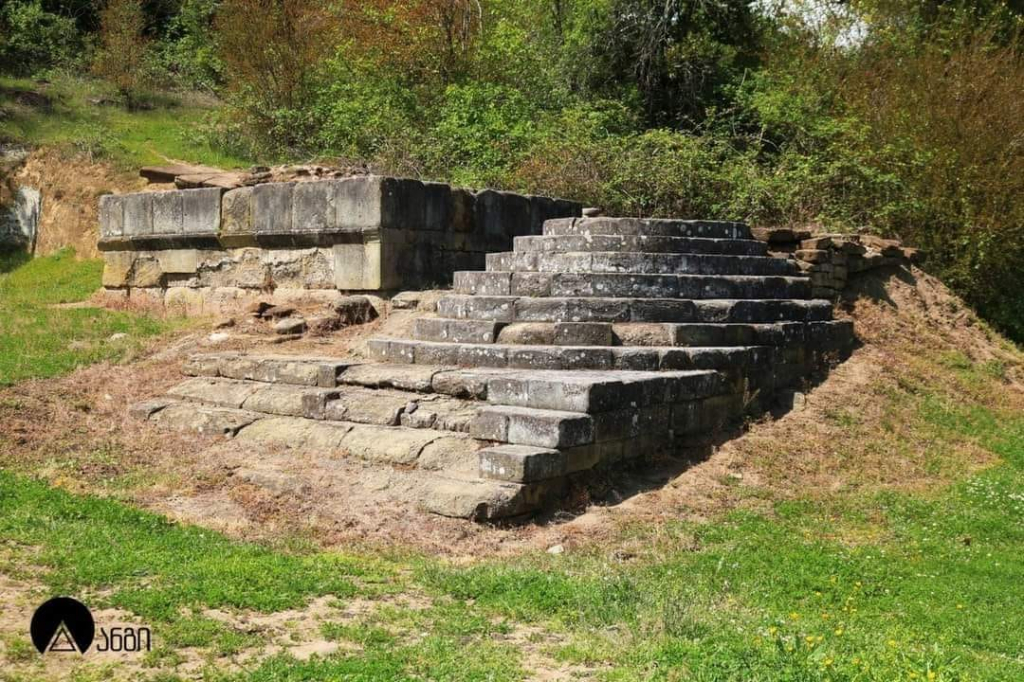 კურორტები: სულორი და საირმე, დიხაშხოს გოგირდისცხელი წყლის აუზები, ვანის მუზეუმი