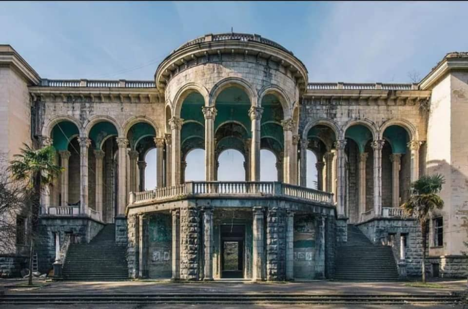 წყალტუბოს სანატორიუმები, ტაბაკინი, ნავენახევის მღვიმე. კოლხური ბაღი