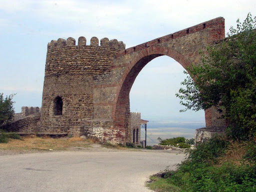 სიღნაღი ; ლეგენდარული წინაპრების თავშესაფარი, წმინდანის მონასტერი და ყველა საოცრება . . .