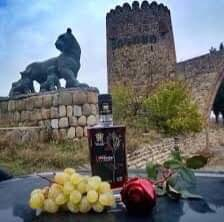 სიღნაღი ; ლეგენდარული წინაპრების თავშესაფარი, წმინდანის მონასტერი და ყველა საოცრება . . .