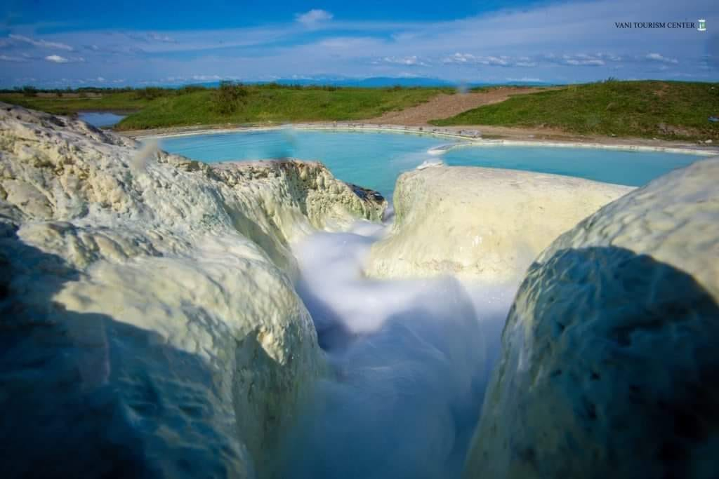 საირმე, დიხაშხოს ცხელი წყლის აუზები